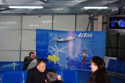 IMGP8262.JPG (97.94 Кіб) Переглянуто 25406 разів Карта польотів UTAir у залі очікування