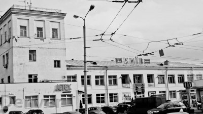 Стара будівля аеропорту в Жулянах