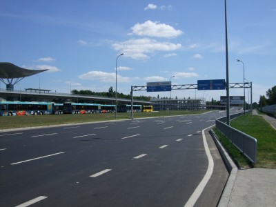 Остановка шатла возле терминала D