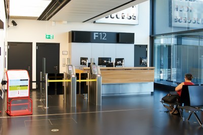 gatesF_6departureGate800px.jpg