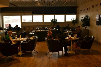 терминал 5, переход из пирса F в старую часть здания, между 3 и 5 гейтами