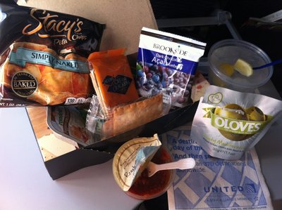 united_food_01_res.jpg (305.5 Кіб) Переглянуто 6885 разів Снек-бокс TAPAS на United Airlines