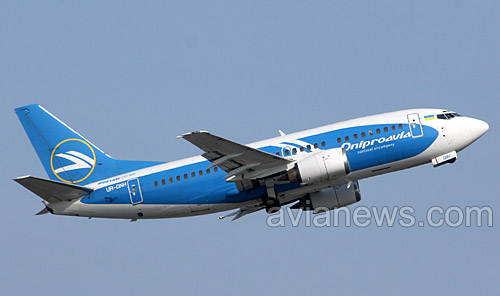 ^^ Самолет Boeing-737-500 UR-DNH