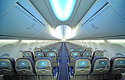 Самолеты Boeing 737-800 Next Generation, которые использует flydubai, оснащены новым интерьером Boeing Sky Interior а также бортовой развлекательной системой компанией Lumexis.