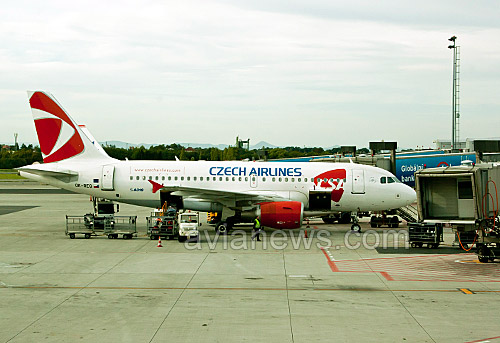 Самолет Airbus A319 Czech Airlines в аэропорту Прага Рузине