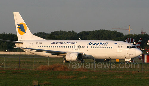Самолет Boeing 737-400 (Боинг 737-400) авиакомпании АэроСвит - фото