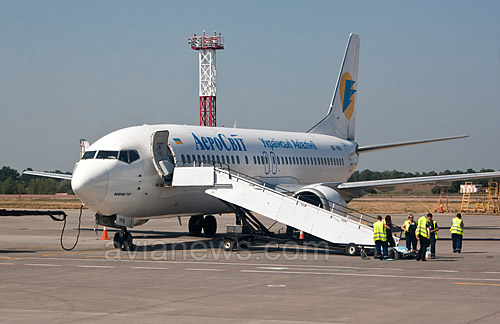 Авиакомпания АэроСвит вернула лизингодателю самолет Boeing 737-400 с бортовым номером UR-VVL