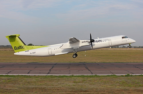   airBaltic Bombardier Q400