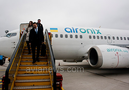 Самолет Boeing 737-500 авиакомпании Air Onix в аэропорту Братиславы