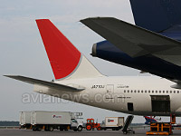  Boeing 777 JAL  Wi-Fi       