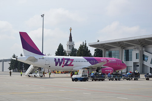 Самолет Wizz Air Украина в Харькове