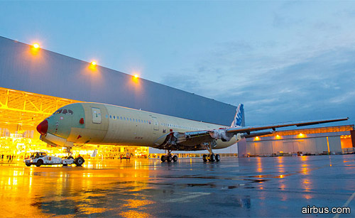 Airbus завершил структурную сборку A350 XWB в Тулузе фото