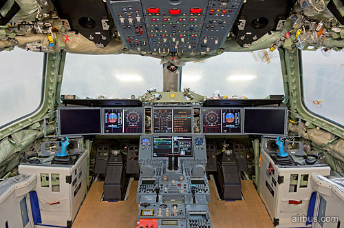 Кабина пилотов нового самолета Airbus A350 XWB