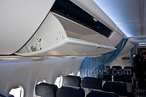 Багажные полки Boeing 737 Sky Interior UR-AAO авиакомпании АэроСвит