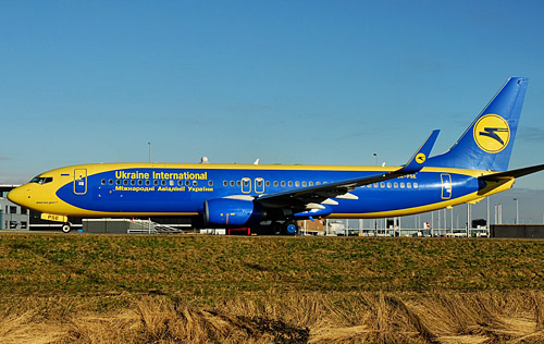 Самолет Boeing 737-800 Аэросвита в ливрее МАУ