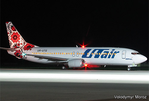       Boeing 737-400 (  UR-UTG)